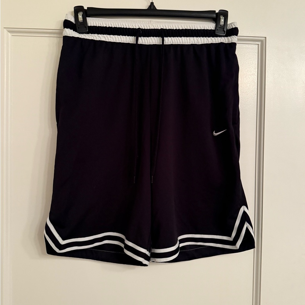 Nike Men's Black and White Athletic Shorts